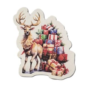 Szarvas ajandék dobozokkal formára vágott festett fatábla – 7,5 x 7 cm, 1 db, karácsonyi fatábla, dekorációs fatábla, karácsonyi dekor, karácsonyi díszítő